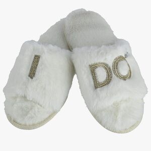 NWOT DEARFOAM White Faux Fur 'I DO' Slippers with Embellishments Sz 7-8 …